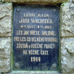 Detail desky na Wachtelově pomníku
